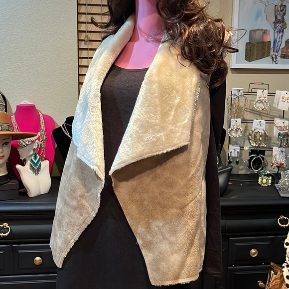 Jackets & Blazers - NWT Faux Shearling Vest